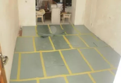 Укладка подложки на бетонный пол